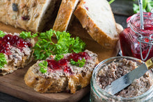 Lade das Bild in den Galerie-Viewer, Sardellenpaste ist Oberelcker als Vorspeise. Einfach Weisenbrot toasten und mit der Sardellenpaste beschmieren