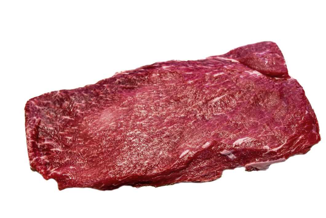 Das Flat Iron Steak stammt aus der Rinderschulter und ist gefrostet bei Oberlecker erhältlich