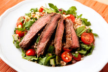 Lade das Bild in den Galerie-Viewer, Flank Steak grillen oder in der Pfanne braten. Flank Steak ist oberlecker und einfach zu zu bereiten.
